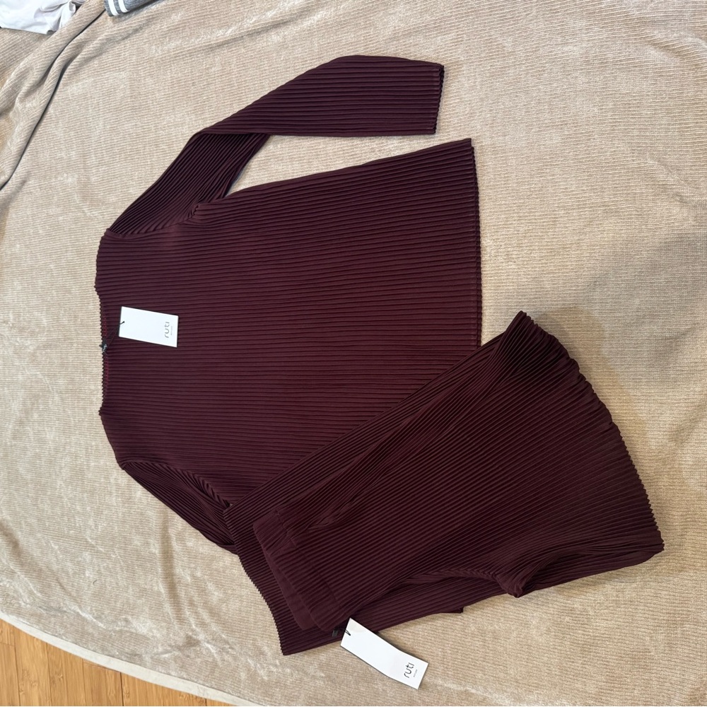 Ruti Burgundy Merlot Masterful Plisse Pleated Ribbed Pants & Top Size S/M NEW - Picture 7 of 7
